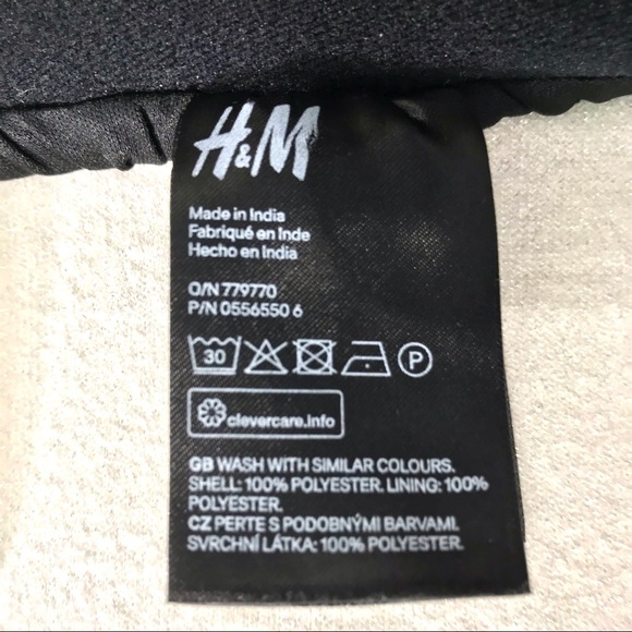 H&M funky mini skirt, black, size 8. - Picture 5 of 6